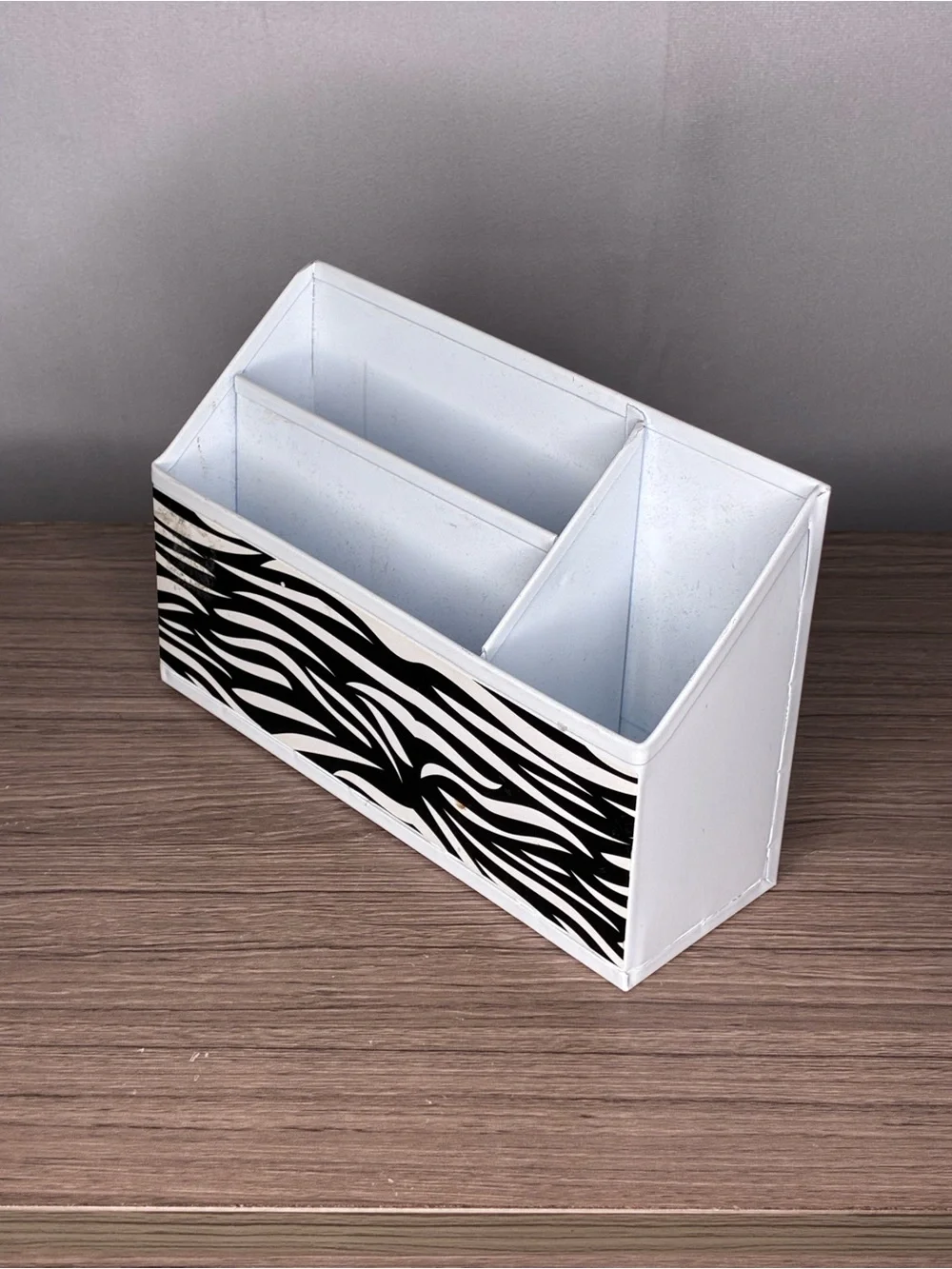 🐼 3/$25 GUC White Zebra Print Magnetic Desk Organizer - Multi-Compartment